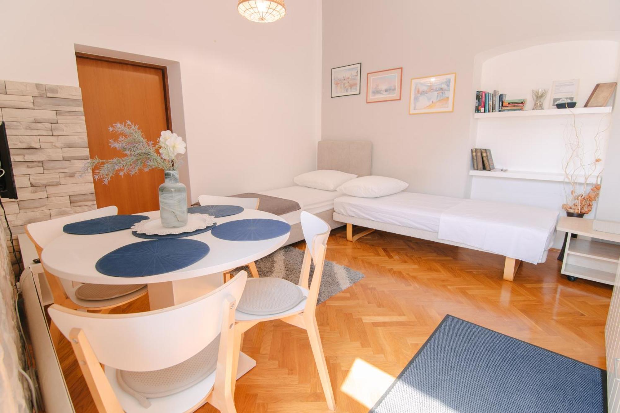Apartments Sab Ogulin Buitenkant foto