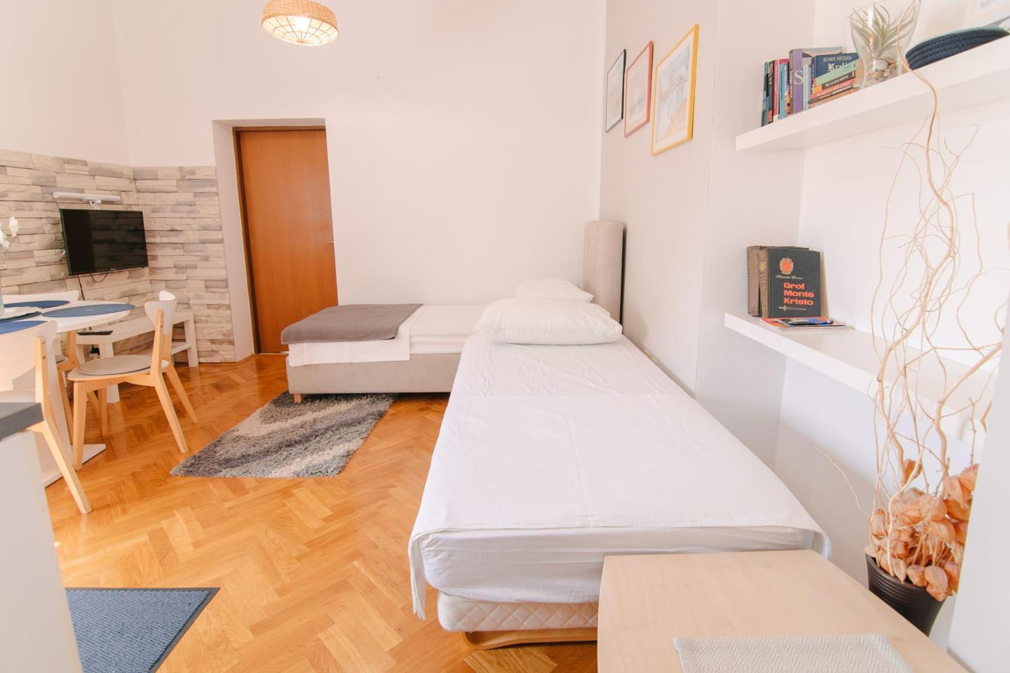 Apartments Sab Ogulin Buitenkant foto