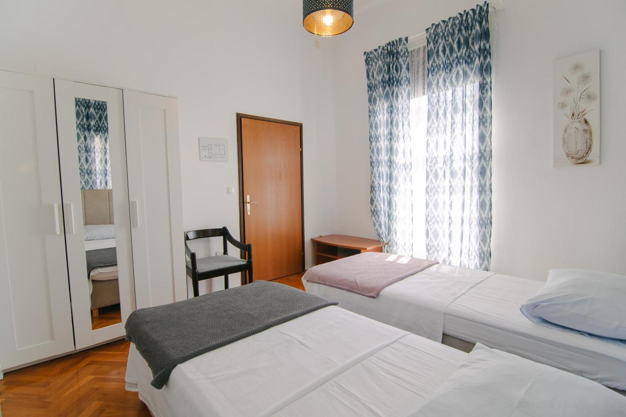 Apartments Sab Ogulin Buitenkant foto