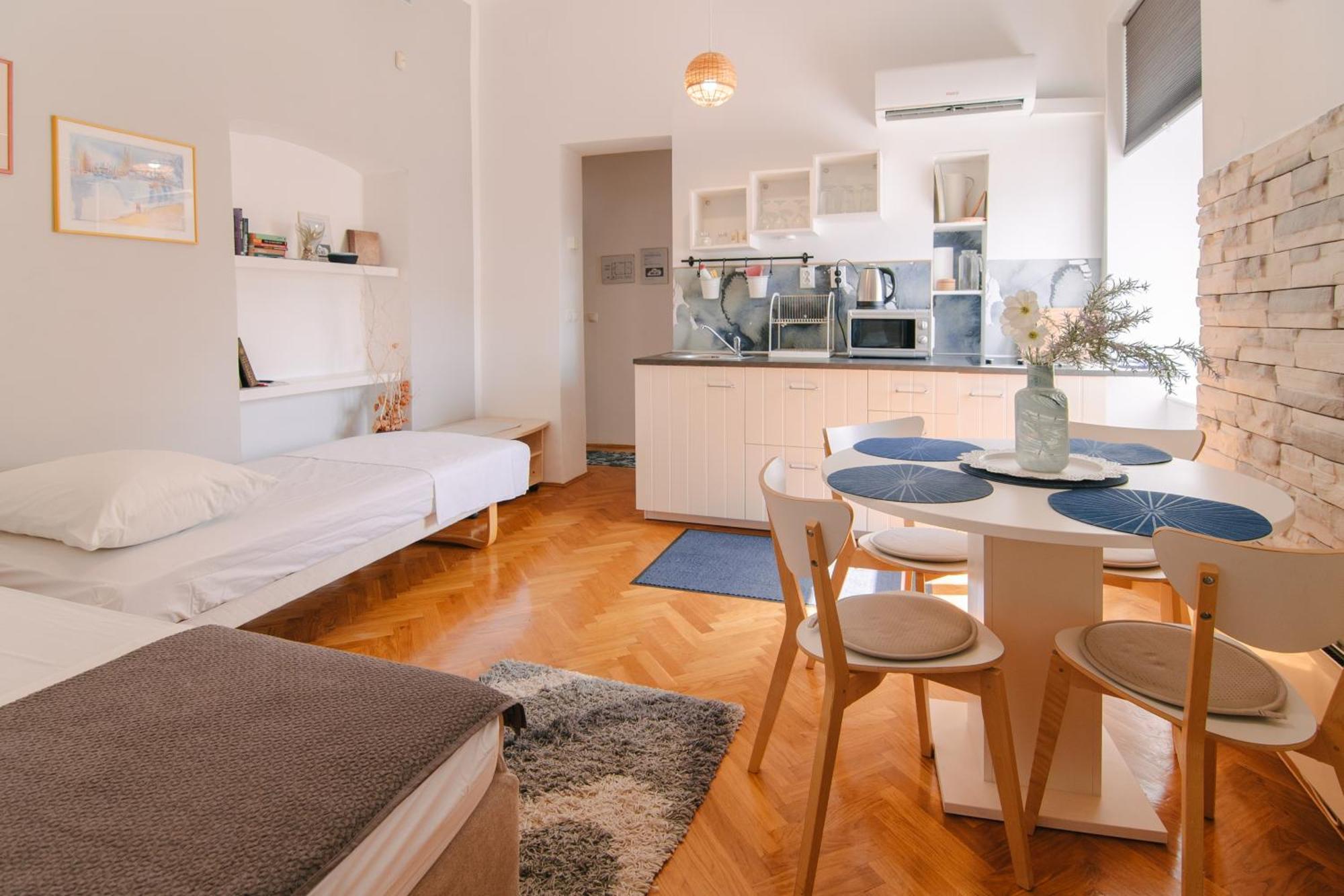 Apartments Sab Ogulin Buitenkant foto
